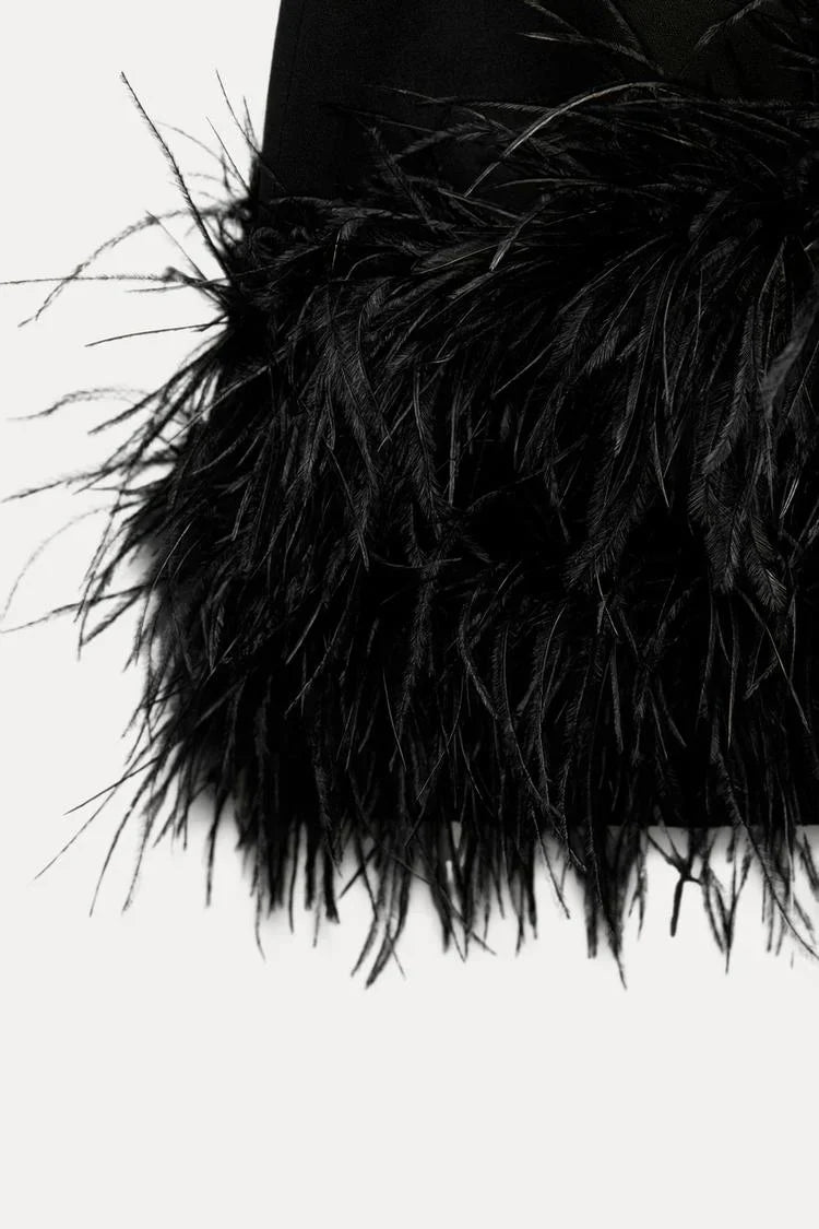 Sukienka mini Celine z piórami