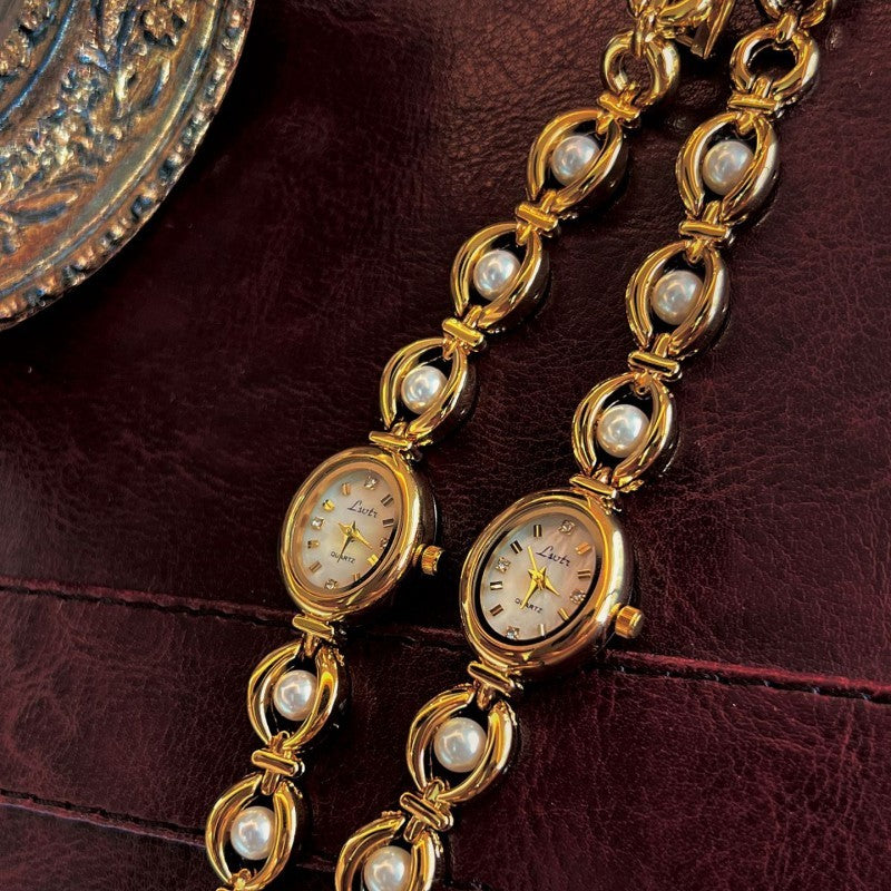 Zegarek Bellavène z akcentami z pereł