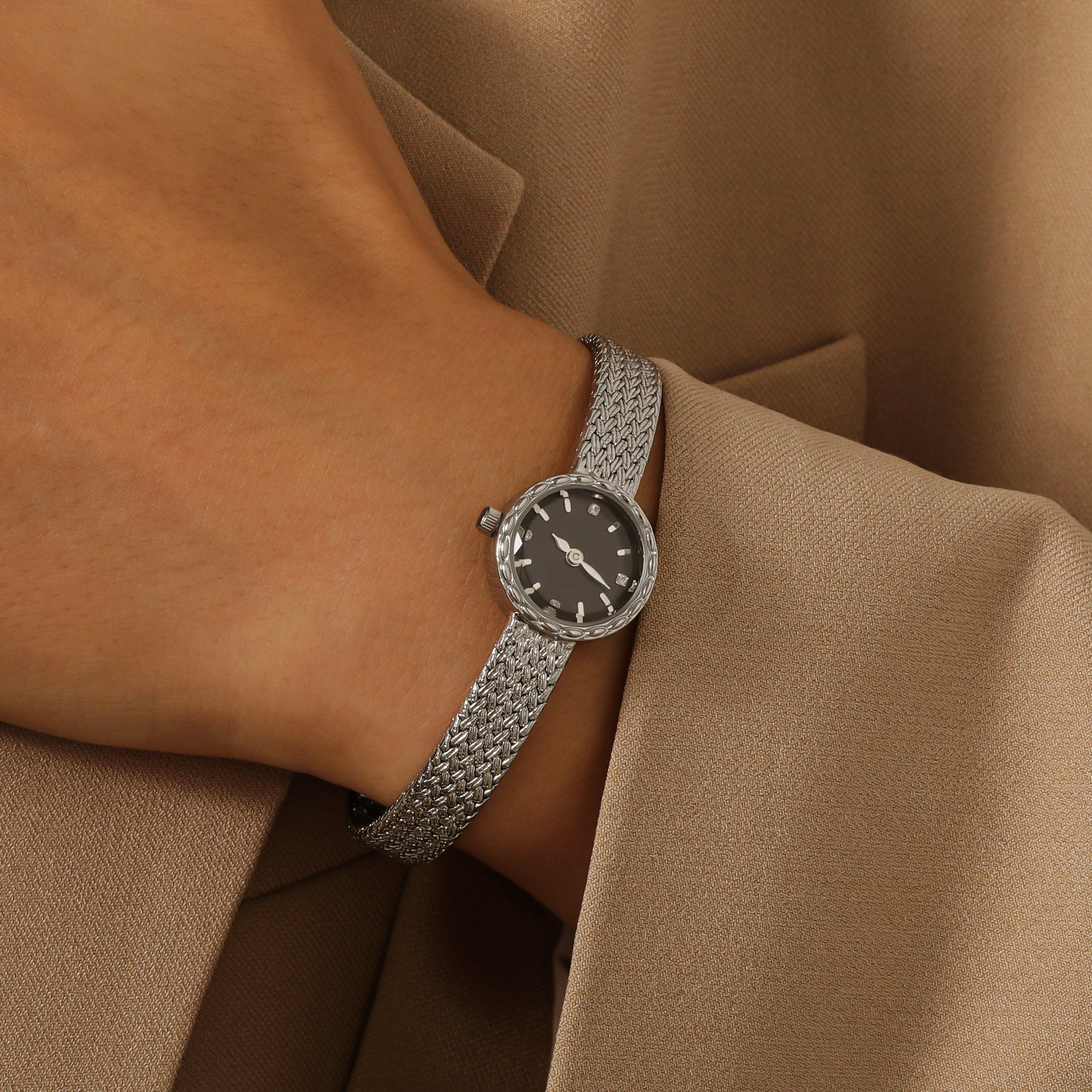 Teksturyzowany złoty zegarek Solenne