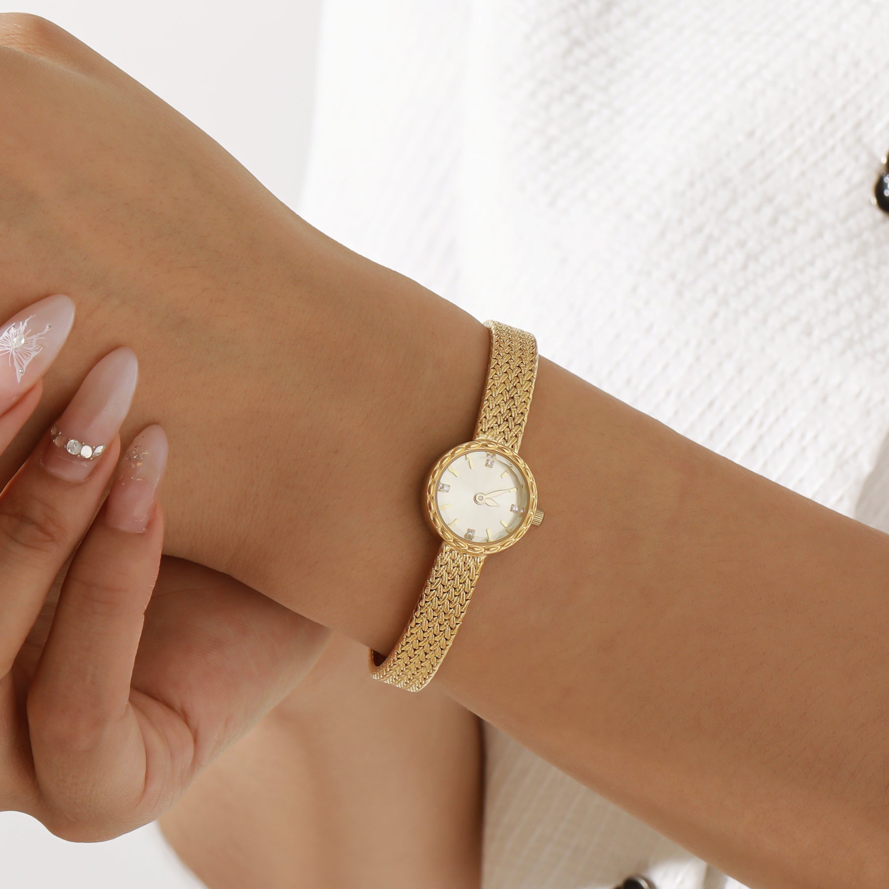 Teksturyzowany złoty zegarek Solenne