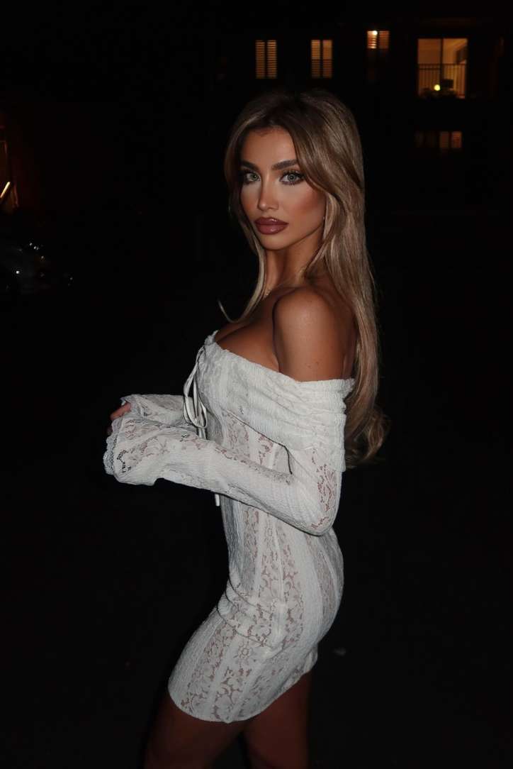 Sukienka mini z koronką Georgette