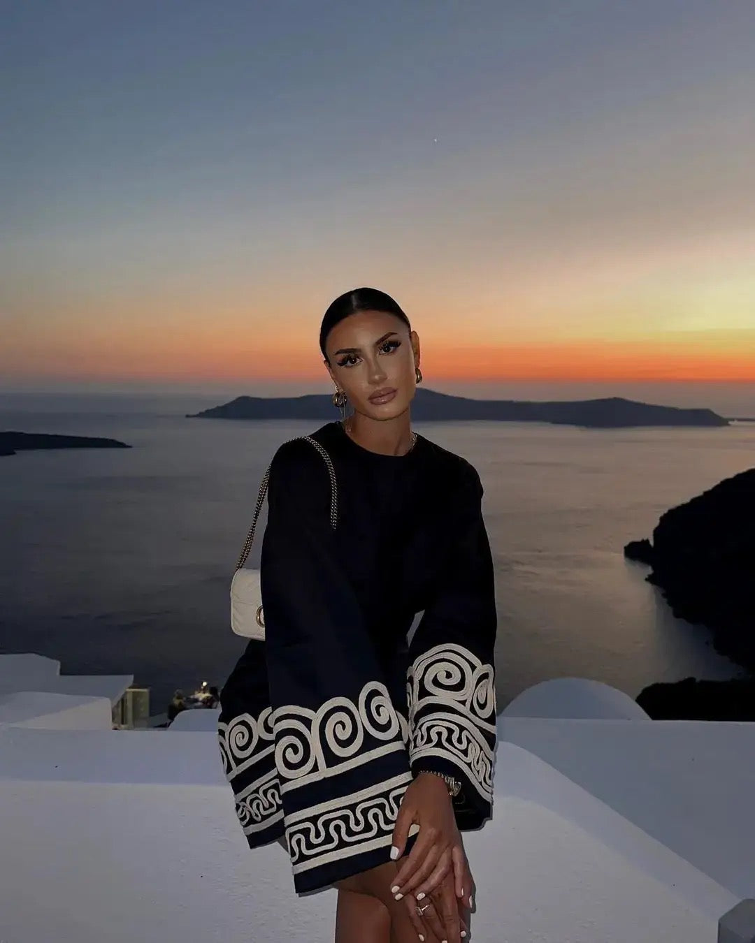 Sukienka mini Julianna z haftem