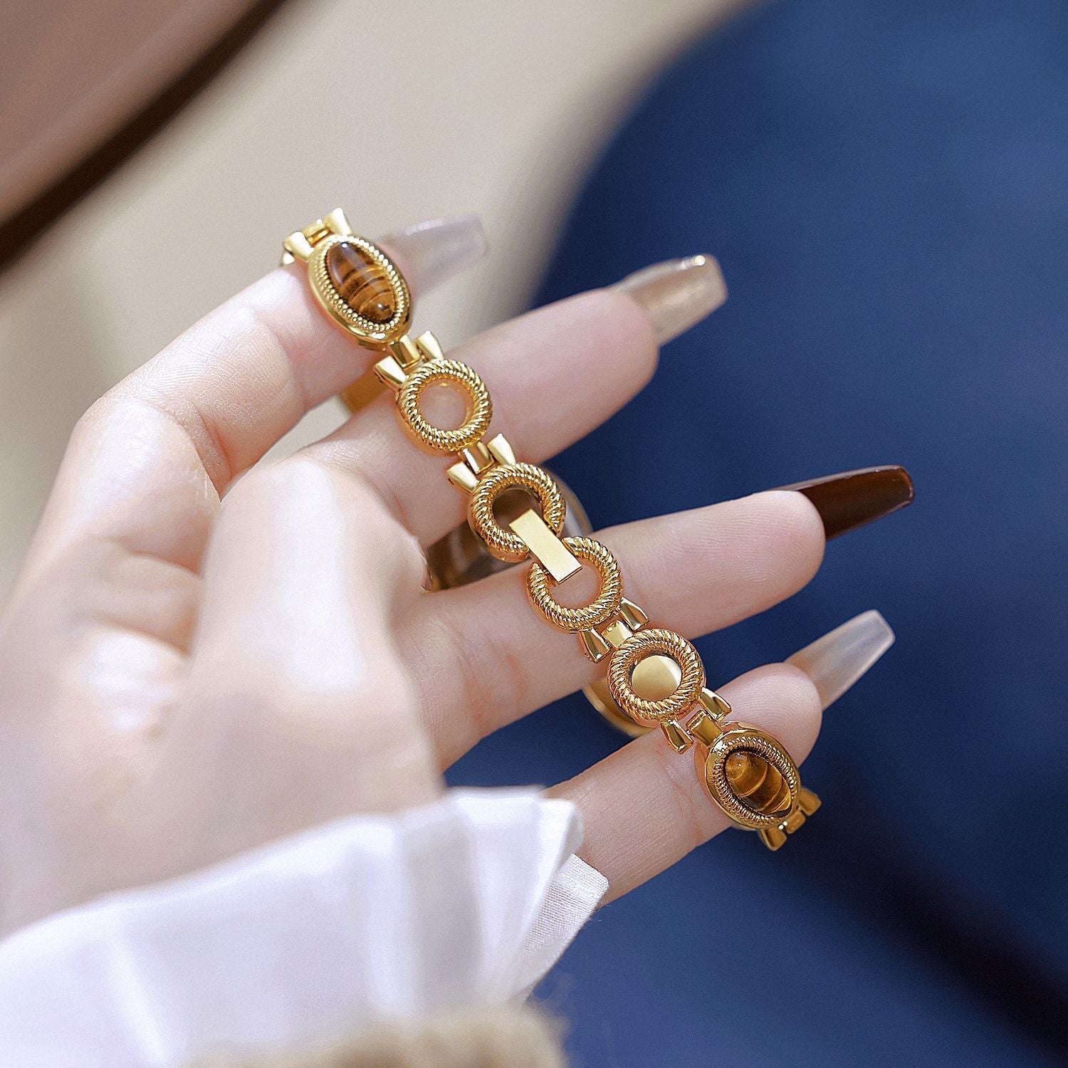 Zegarek Tigressa z ogniwami z kamieni szlachetnych