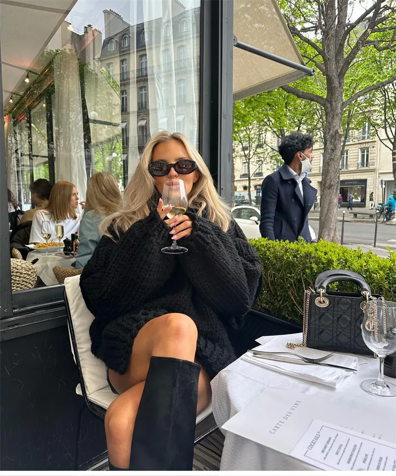 Sweter Nala z Golfem i Luźnym Krojem