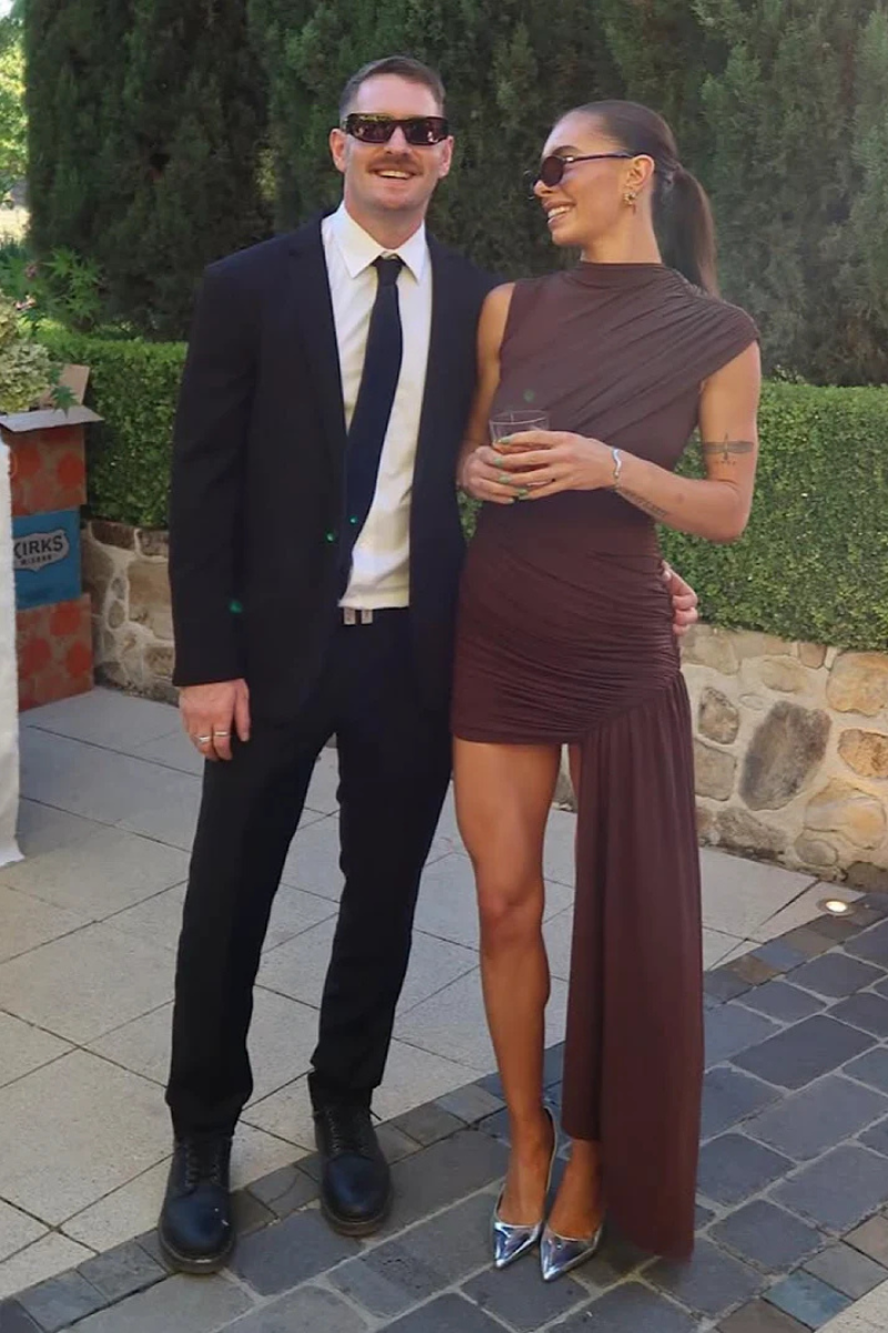 Sukienka mini Venna w kolorze czekoladowym