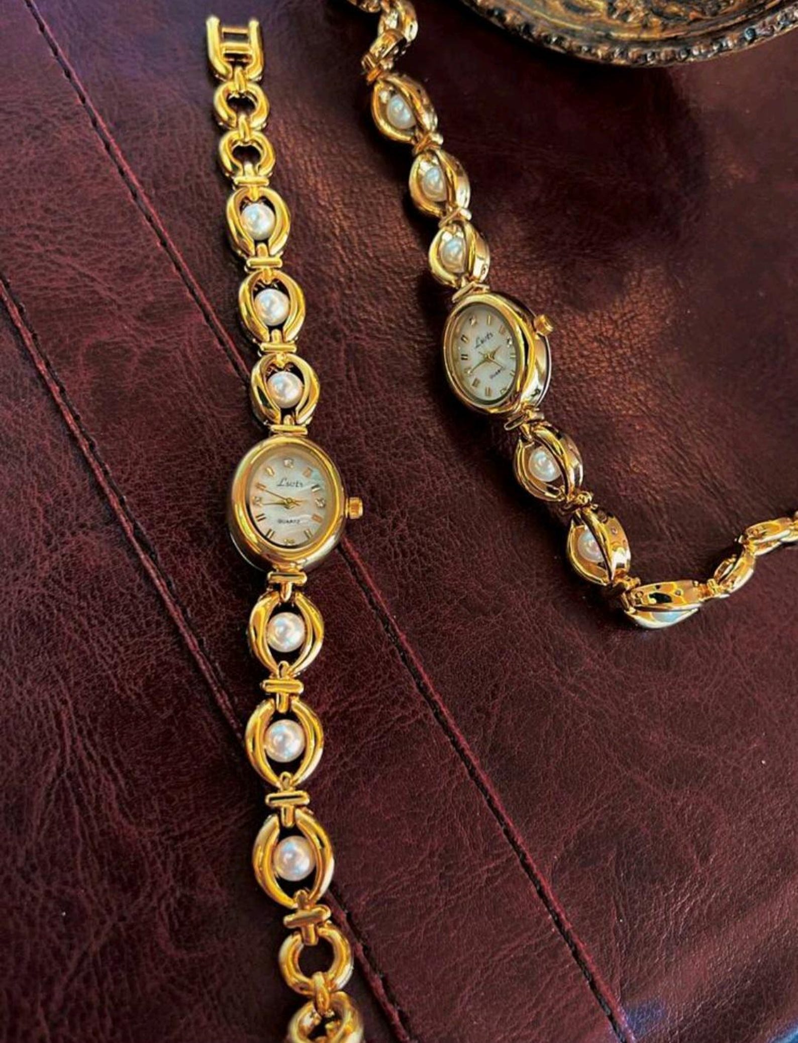 Zegarek Bellavène z akcentami z pereł