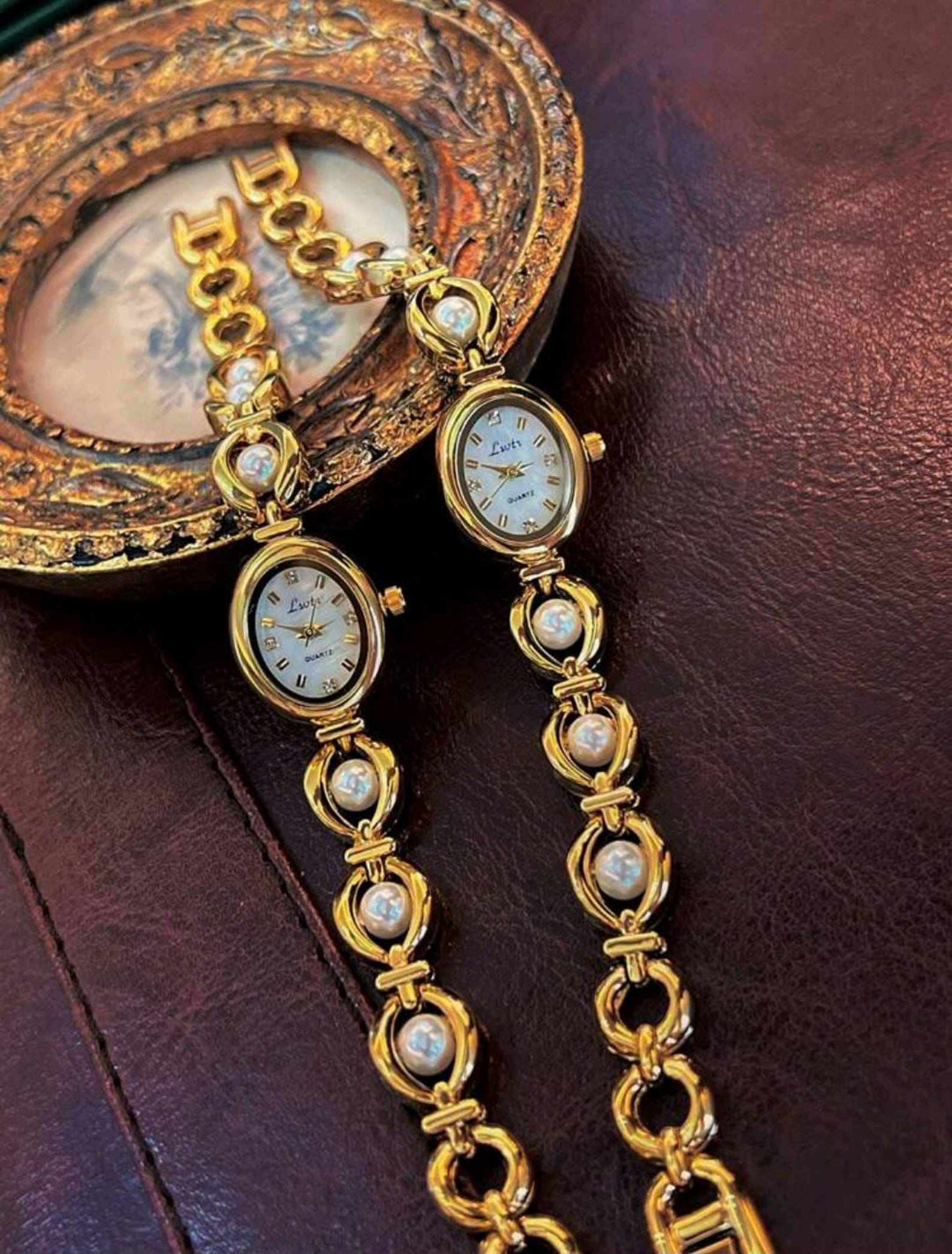 Zegarek Bellavène z akcentami z pereł