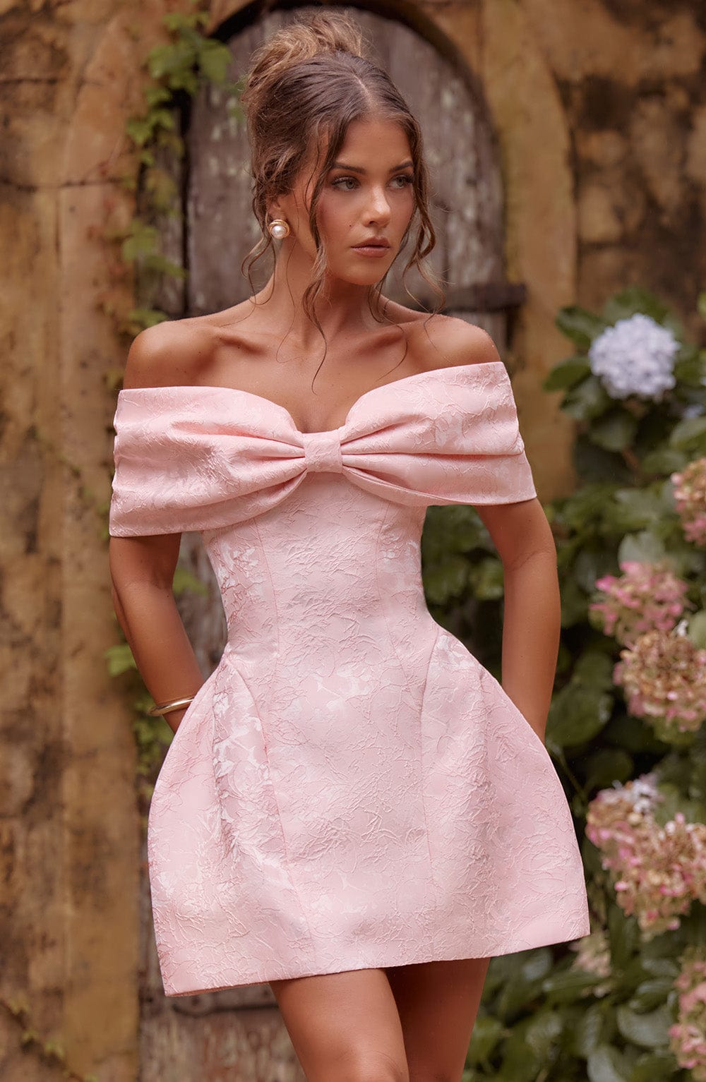 Sukienka z odkrytymi ramionami Celia Bow