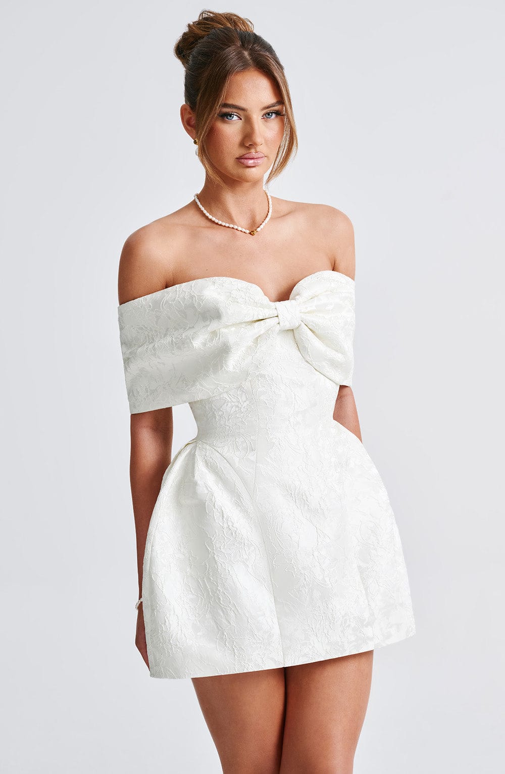 Sukienka z odkrytymi ramionami Celia Bow