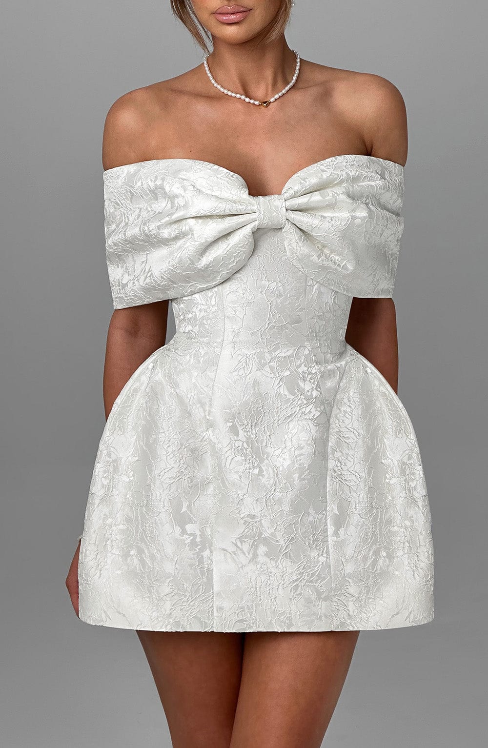 Sukienka z odkrytymi ramionami Celia Bow