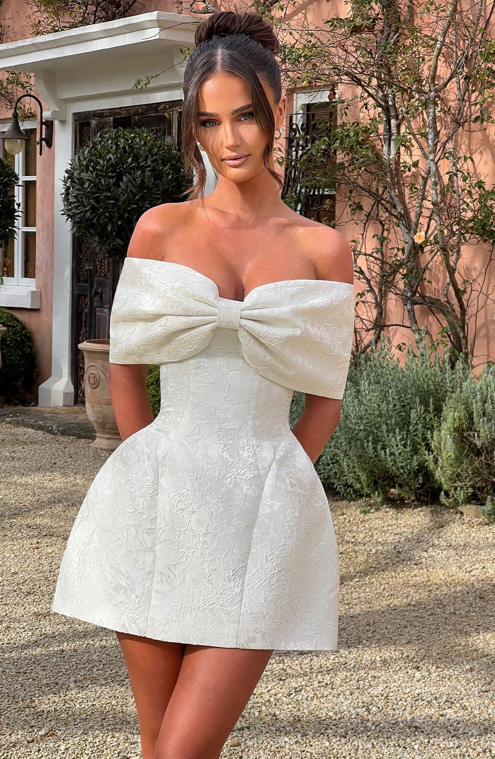 Sukienka z odkrytymi ramionami Celia Bow