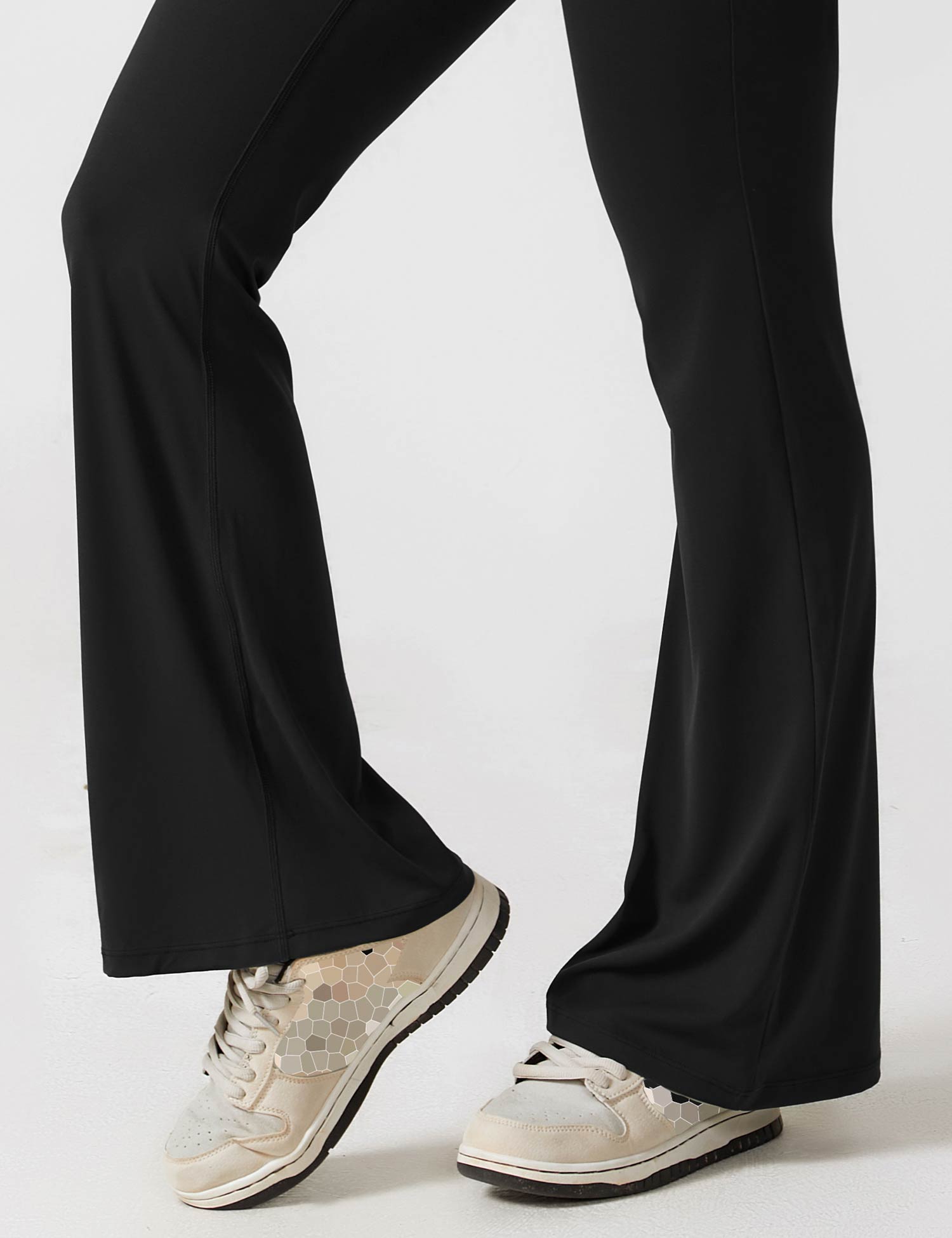 Meave Kombinezon z Rozkloszowanymi Nogawkami i V-kształtnym Dekoltem