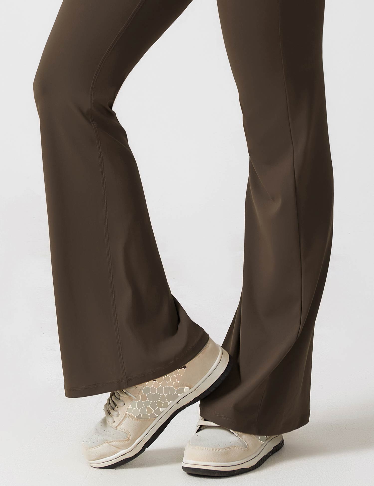 Meave Kombinezon z Rozkloszowanymi Nogawkami i V-kształtnym Dekoltem