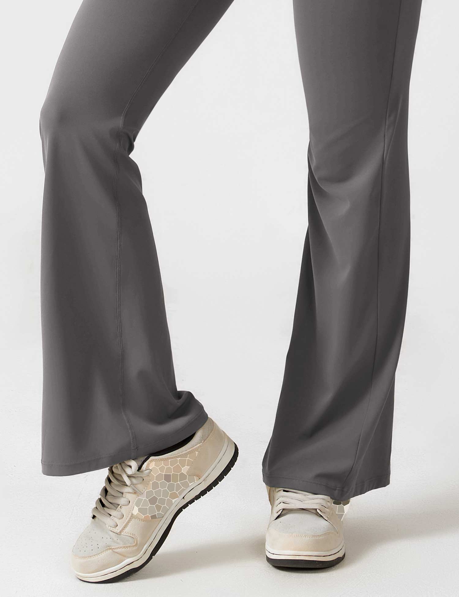 Meave Kombinezon z Rozkloszowanymi Nogawkami i V-kształtnym Dekoltem