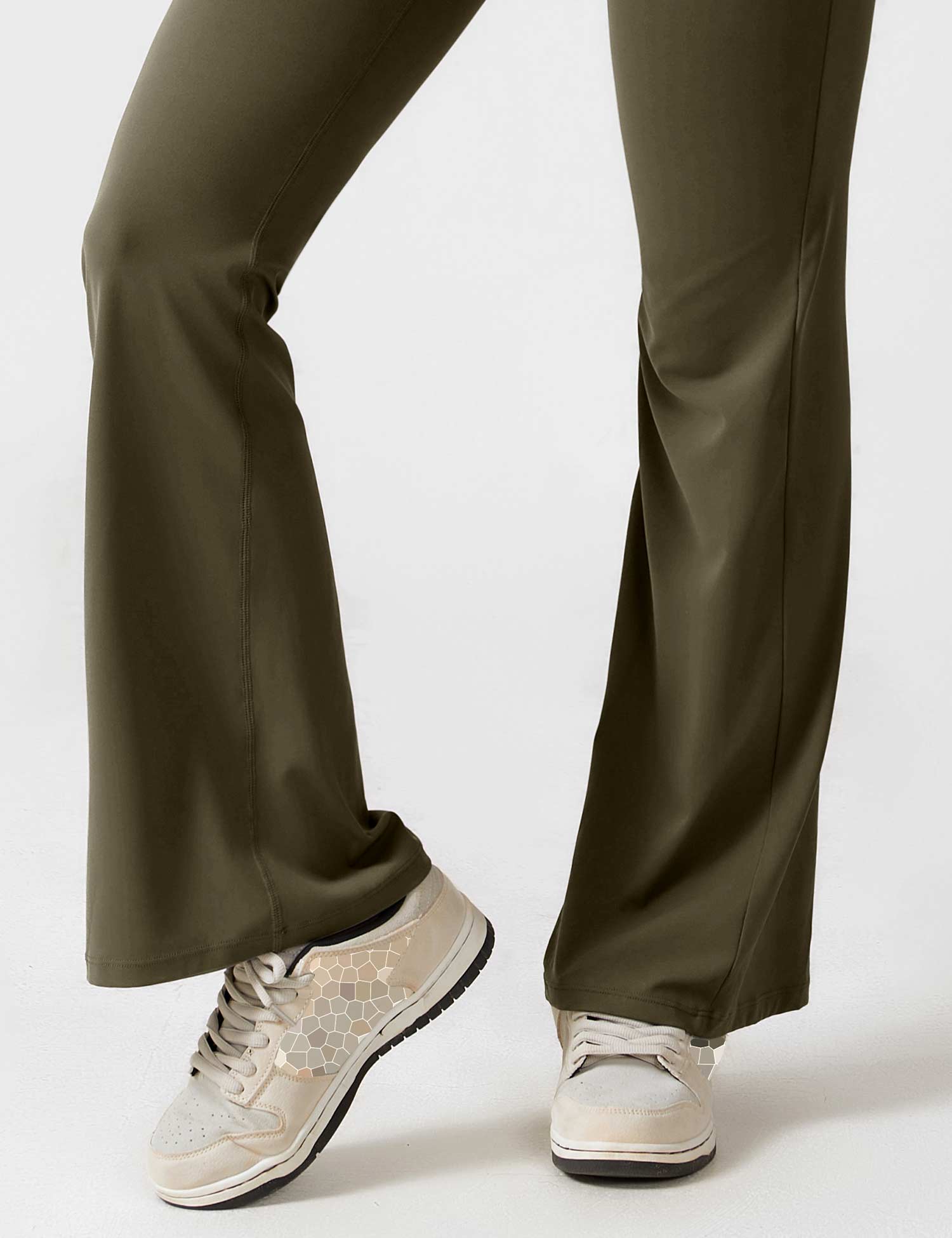 Meave Kombinezon z Rozkloszowanymi Nogawkami i V-kształtnym Dekoltem